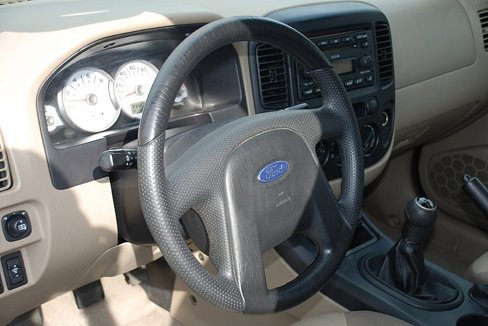 Used 2005 Ford Escape XLS image 10