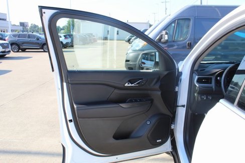 Used 2023 GMC Acadia SLT image 9