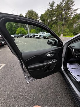 Used 2020 Jeep Cherokee Limited image 9