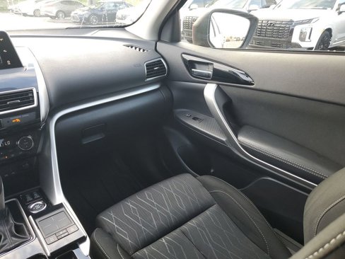 Used 2018 Mitsubishi Eclipse Cross SEL image 3