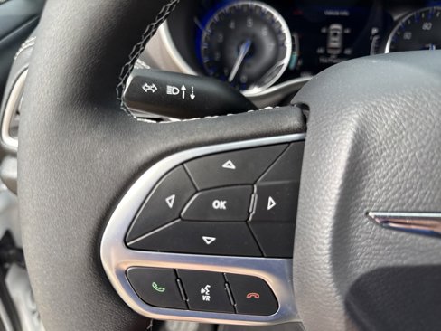 New 2025 Chrysler Pacifica Select image 10