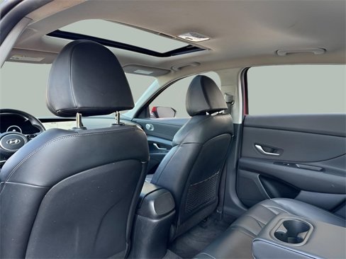 Used 2022 Hyundai Elantra Limited image 21