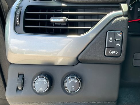 Used 2018 Chevrolet Suburban LT image 11