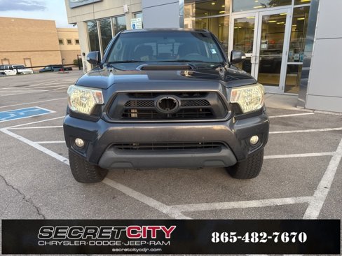Used 2015 Toyota Tacoma 4x4 Double Cab image 2