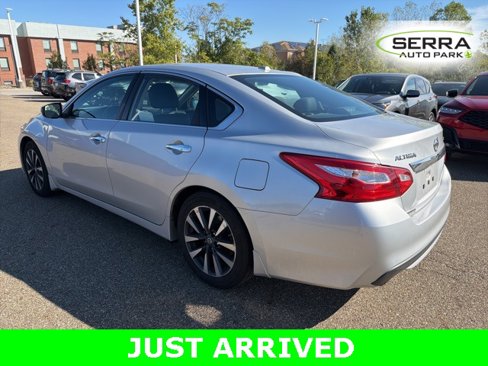 Used 2016 Nissan Altima 2.5 SL w/ 2.5 Technology Package image 4