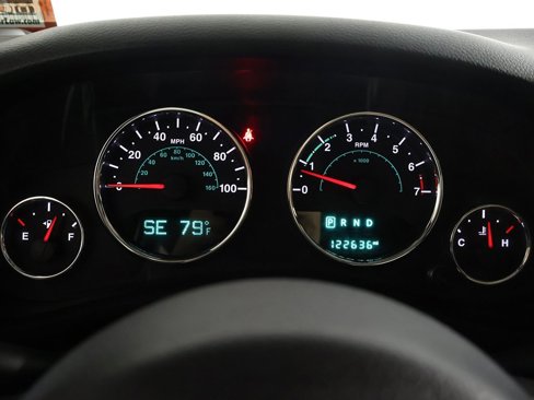 Used 2015 Jeep Wrangler Unlimited Sahara w/ Dual Top Group image 28