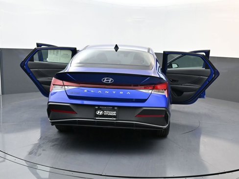 Certified 2025 Hyundai Elantra Sport image 29