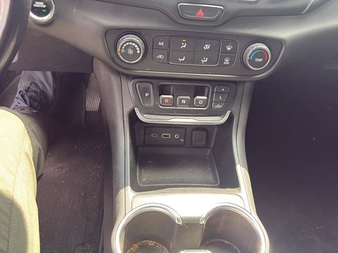 Used 2020 GMC Terrain SLE image 15