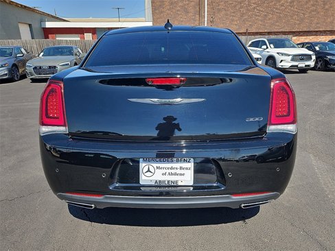 Used 2022 Chrysler 300 Touring L image 6