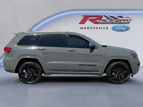 Used 2021 Jeep Grand Cherokee Laredo X image 4