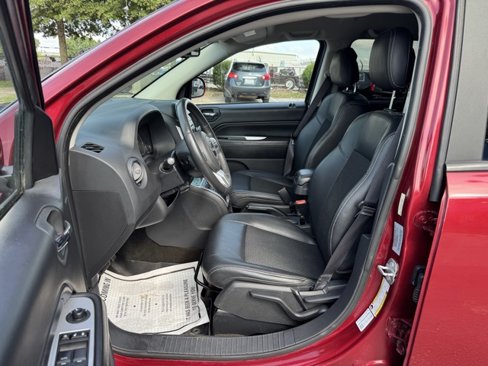 Used 2017 Jeep Compass Latitude image 16