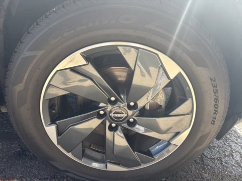 Used 2024 Nissan Rogue SV image 29