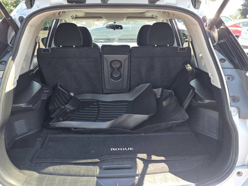 Used 2015 Nissan Rogue SV w/ SV Premium Package image 24