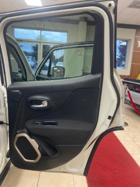 Used 2015 Jeep Renegade Latitude w/ Popular Equipment Group image 14