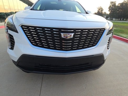 Used 2019 Cadillac XT4 Luxury w/ Cold Weather Package image 8