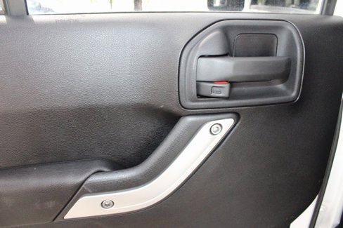 Used 2014 Jeep Wrangler Unlimited Rubicon image 41