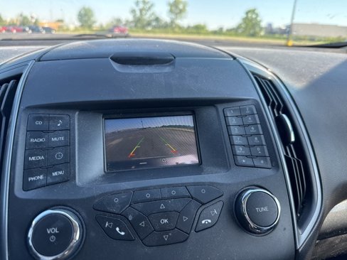 Used 2017 Ford Edge SE image 9