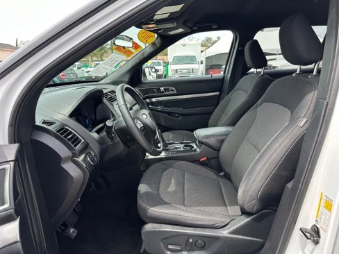 Used 2019 Ford Explorer XLT image 17