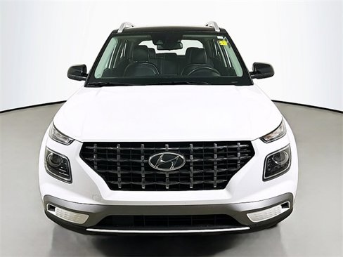 Used 2022 Hyundai Venue Limited image 2