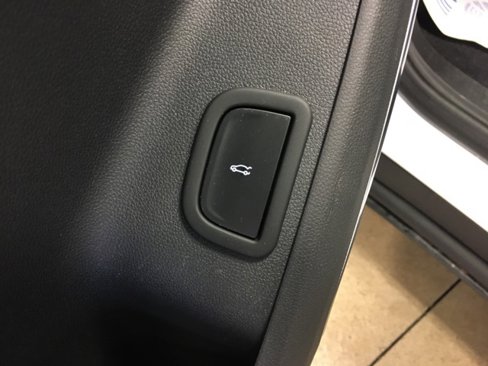 Used 2025 GMC Acadia Elevation image 33