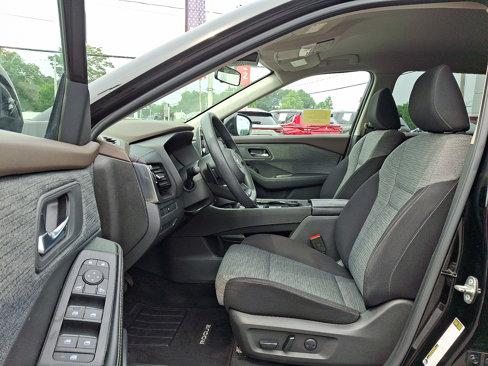 Certified 2021 Nissan Rogue SV image 14