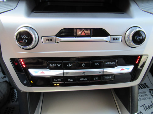 Used 2022 Ford Explorer XLT w/ Equipment Group 202A image 18