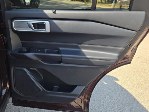 Used 2020 Ford Explorer Limited image 13