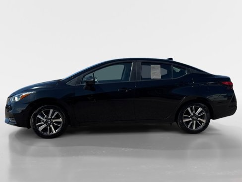 Used 2021 Nissan Versa SV image 2
