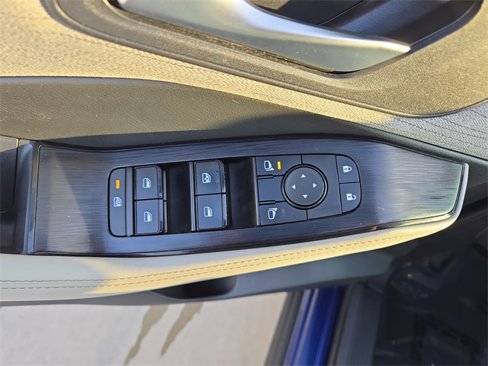 Used 2023 Nissan Rogue SV image 32
