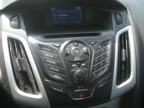Used 2014 Ford Focus SE w/ SE Winter Package image 18