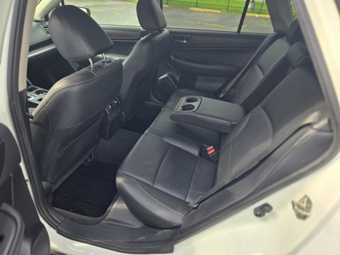 Used 2016 Subaru Outback 3.6R Limited image 8