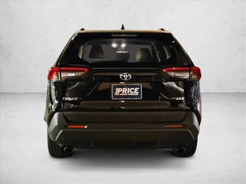 Used 2020 Toyota RAV4 XLE Premium image 6