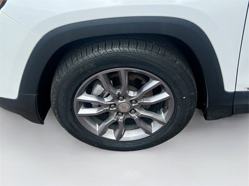 Used 2024 GMC Terrain SLT image 32