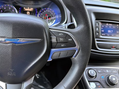 Used 2016 Chrysler 200 Limited image 12