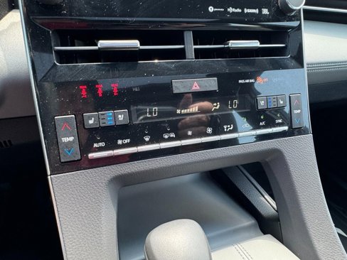 Used 2019 Toyota Avalon Limited image 17