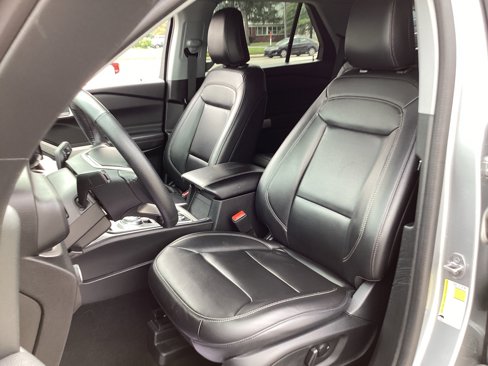 Used 2024 Ford Explorer XLT w/ Equipment Group 202A image 25