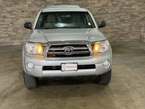 Used 2010 Toyota Tacoma PreRunner image 2
