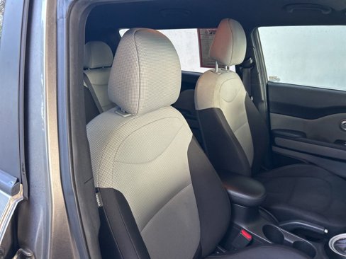 Used 2018 Kia Soul image 16