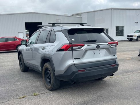 Used 2021 Toyota RAV4 LE image 5