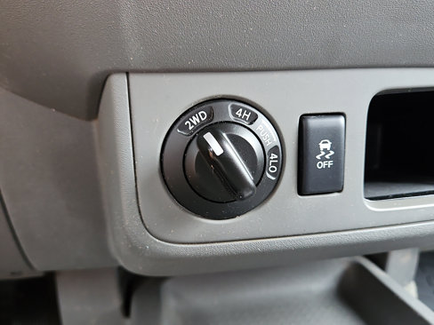 Used 2016 Nissan Frontier SV image 14