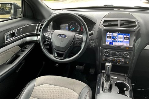 Used 2017 Ford Explorer XLT w/ Equipment Group 202A image 18