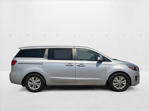 Used 2018 Kia Sedona LX w/ LX Essentials Premium Package image 4