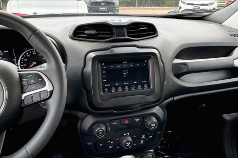 Used 2018 Jeep Renegade Latitude image 6