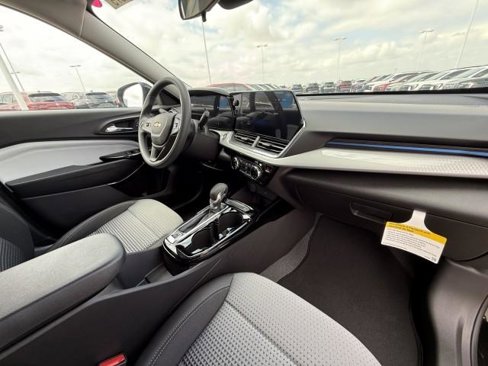 New 2025 Chevrolet Trax LT image 23