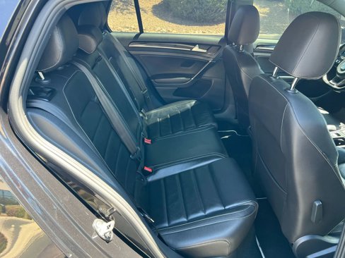 Used 2017 Volkswagen Golf R 4-Door image 16