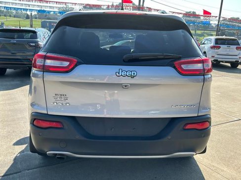Used 2017 Jeep Cherokee Limited image 4
