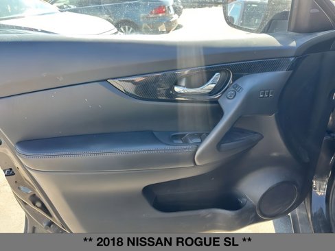 Used 2018 Nissan Rogue SL w/ Premium Package image 16
