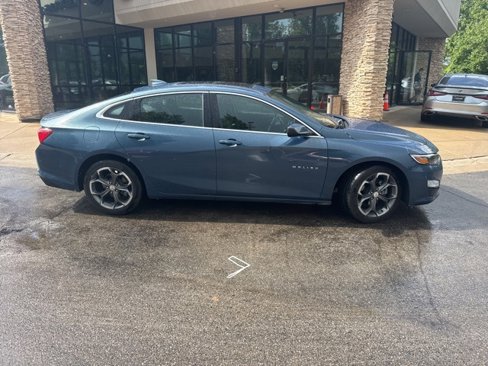 Used 2024 Chevrolet Malibu LT image 2