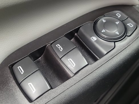 Used 2018 Chevrolet Equinox Premier image 27