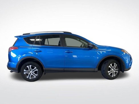 Used 2018 Toyota RAV4 LE image 2